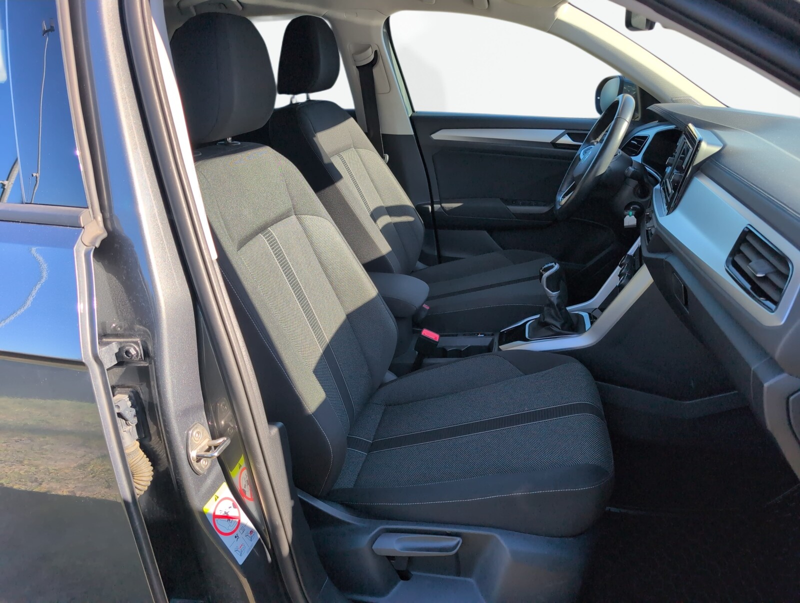 Volkswagen T-Roc - zdjęcie 14