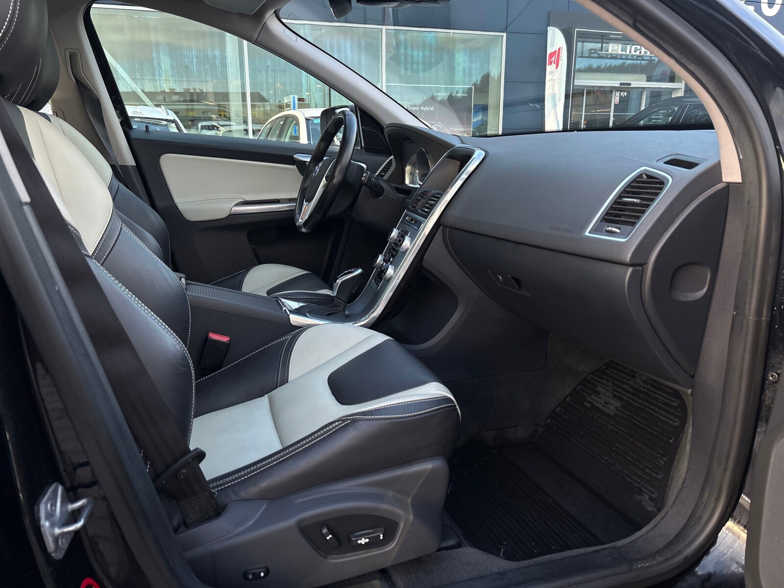 Volvo XC 60 - zdjęcie 9