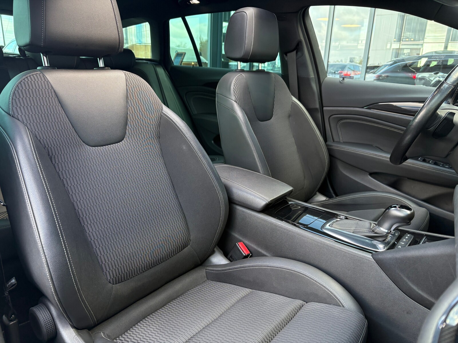 Opel Insignia - zdjęcie 17
