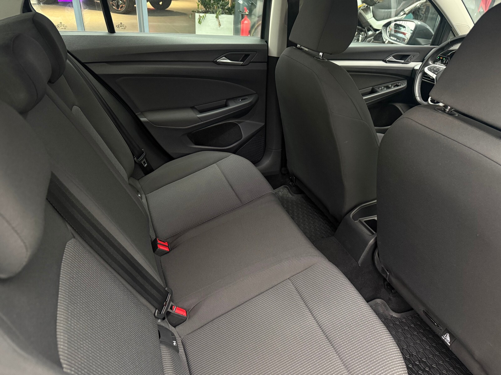Volkswagen Golf - zdjęcie 16