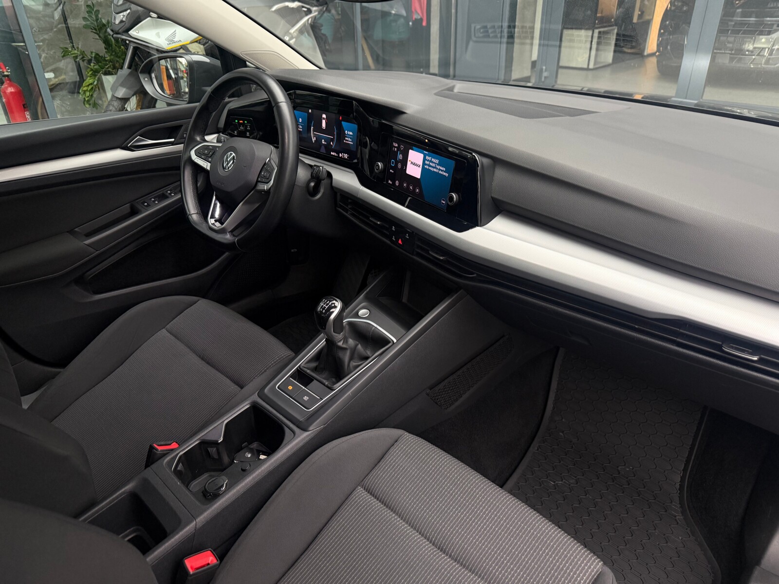 Volkswagen Golf - zdjęcie 17