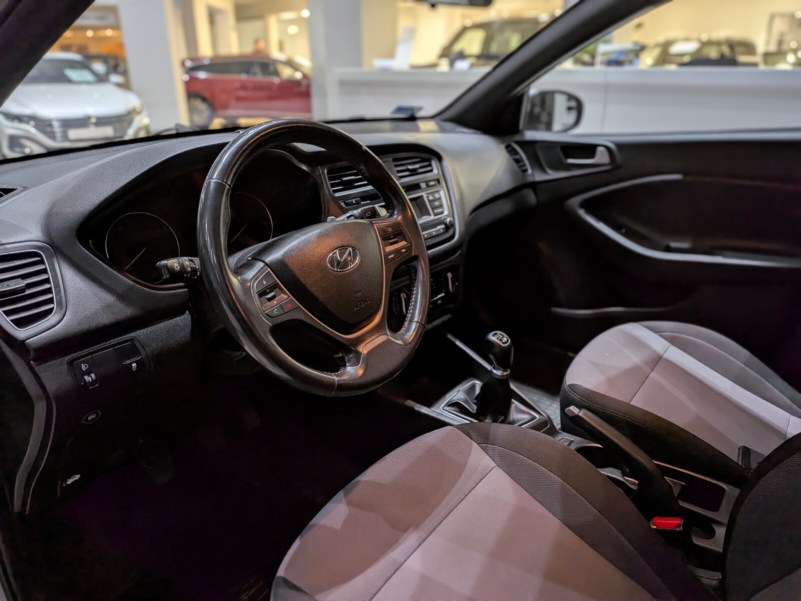 Hyundai i20 - zdjęcie 6