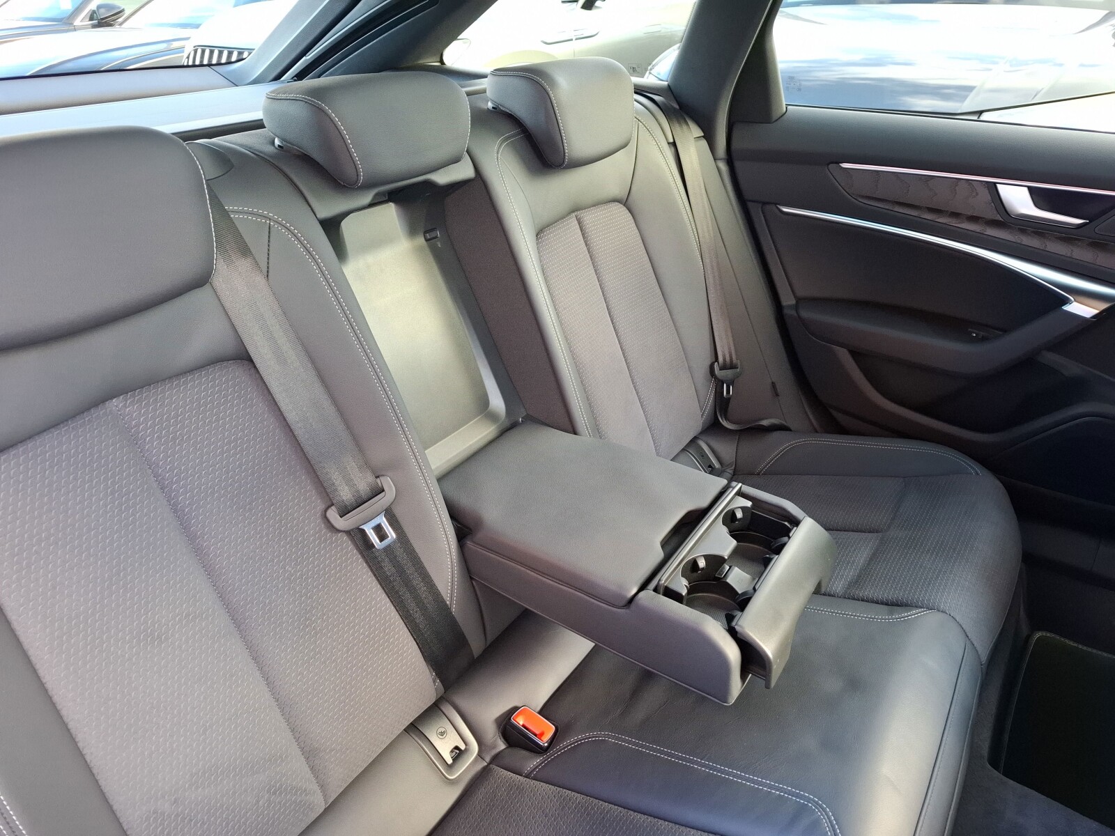 Audi A6 Avant - zdjęcie 20