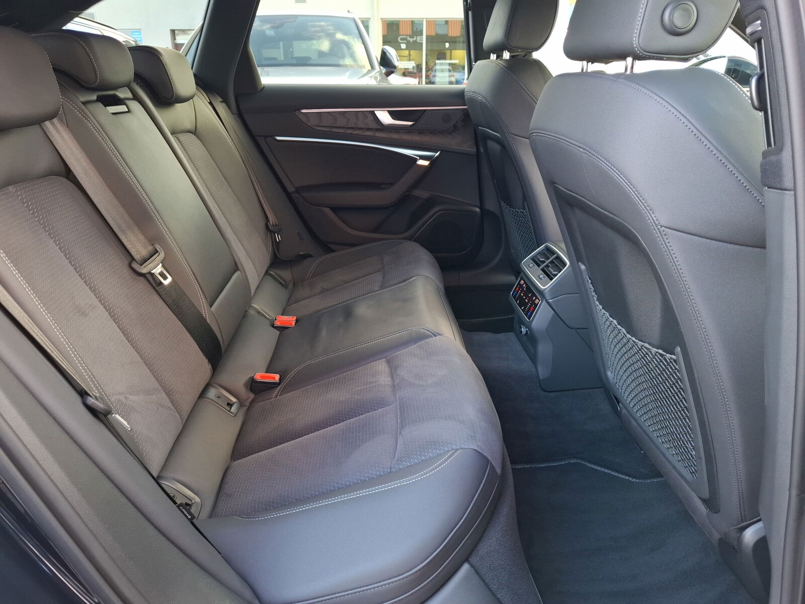 Audi A6 Avant - zdjęcie 11