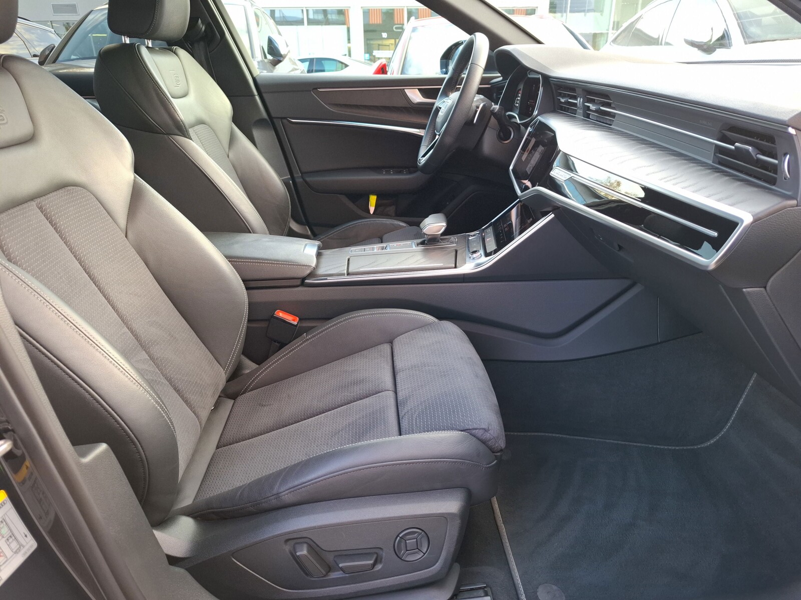 Audi A6 Avant - zdjęcie 18