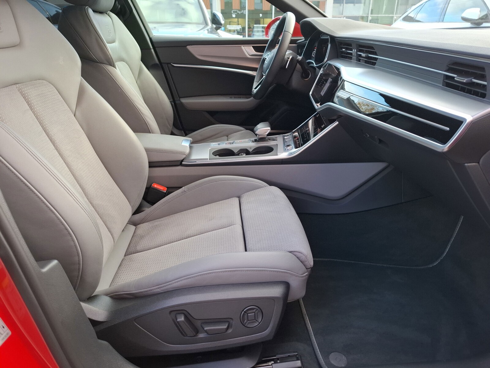 Audi A6 Avant - zdjęcie 18