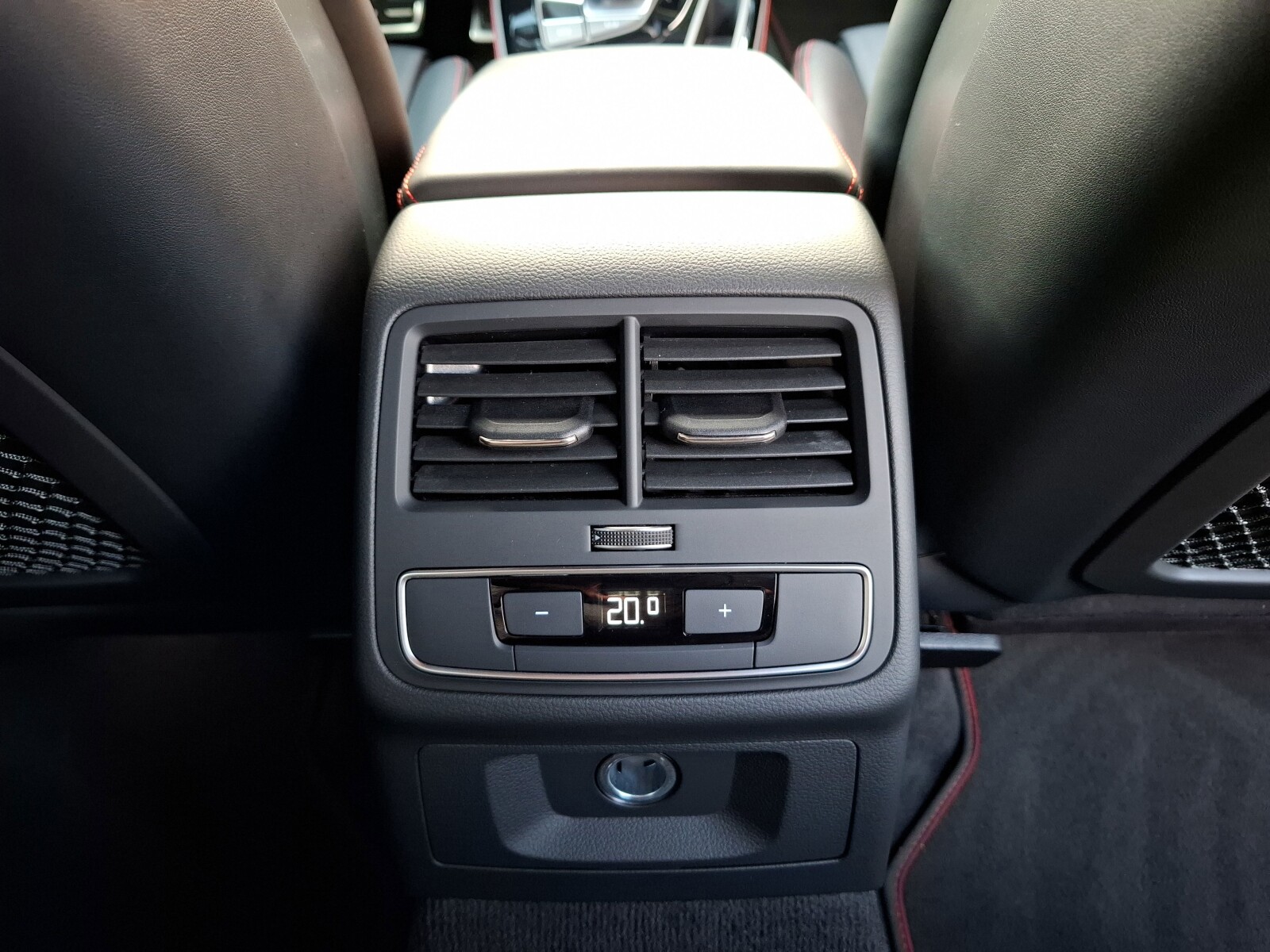 Audi A4 Avant - zdjęcie 20