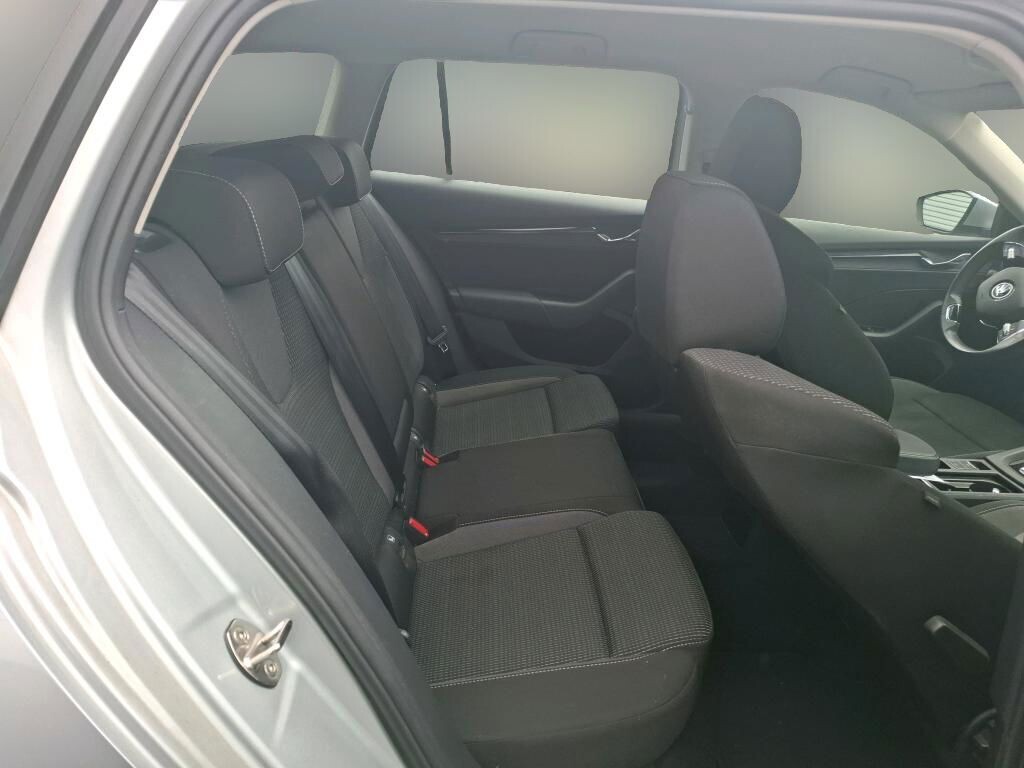 Škoda Octavia Combi - zdjęcie 4
