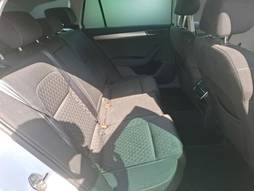 Škoda Superb - zdjęcie 4