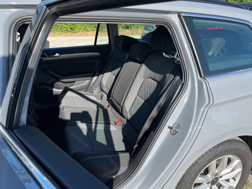 Volkswagen Passat Variant - zdjęcie 7