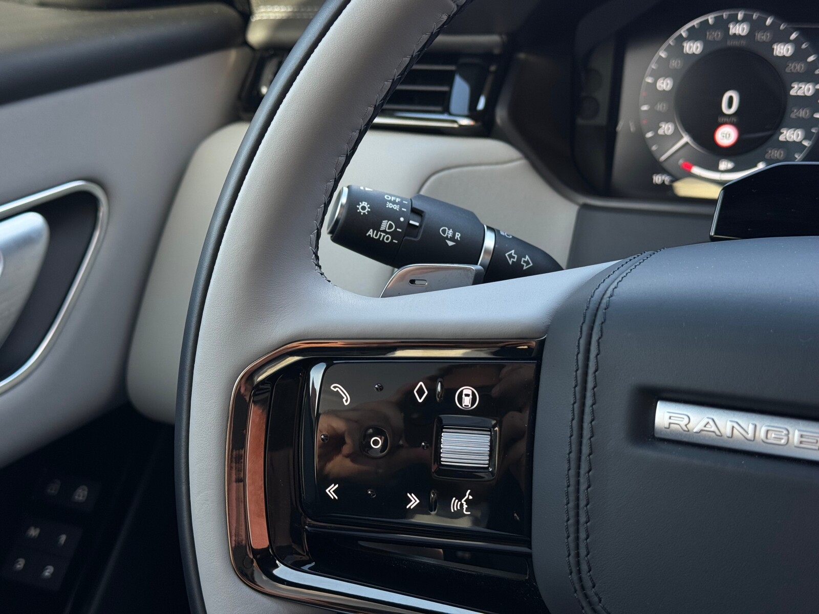 Land Rover Range Rover Velar - zdjęcie 10