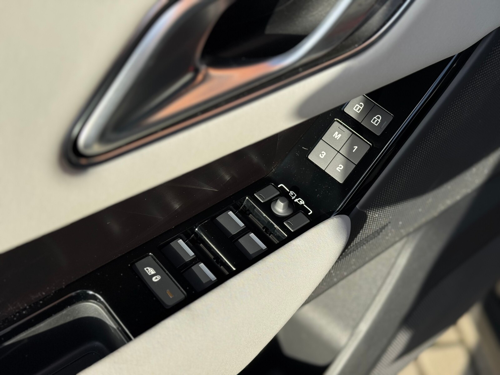 Land Rover Range Rover Velar - zdjęcie 8
