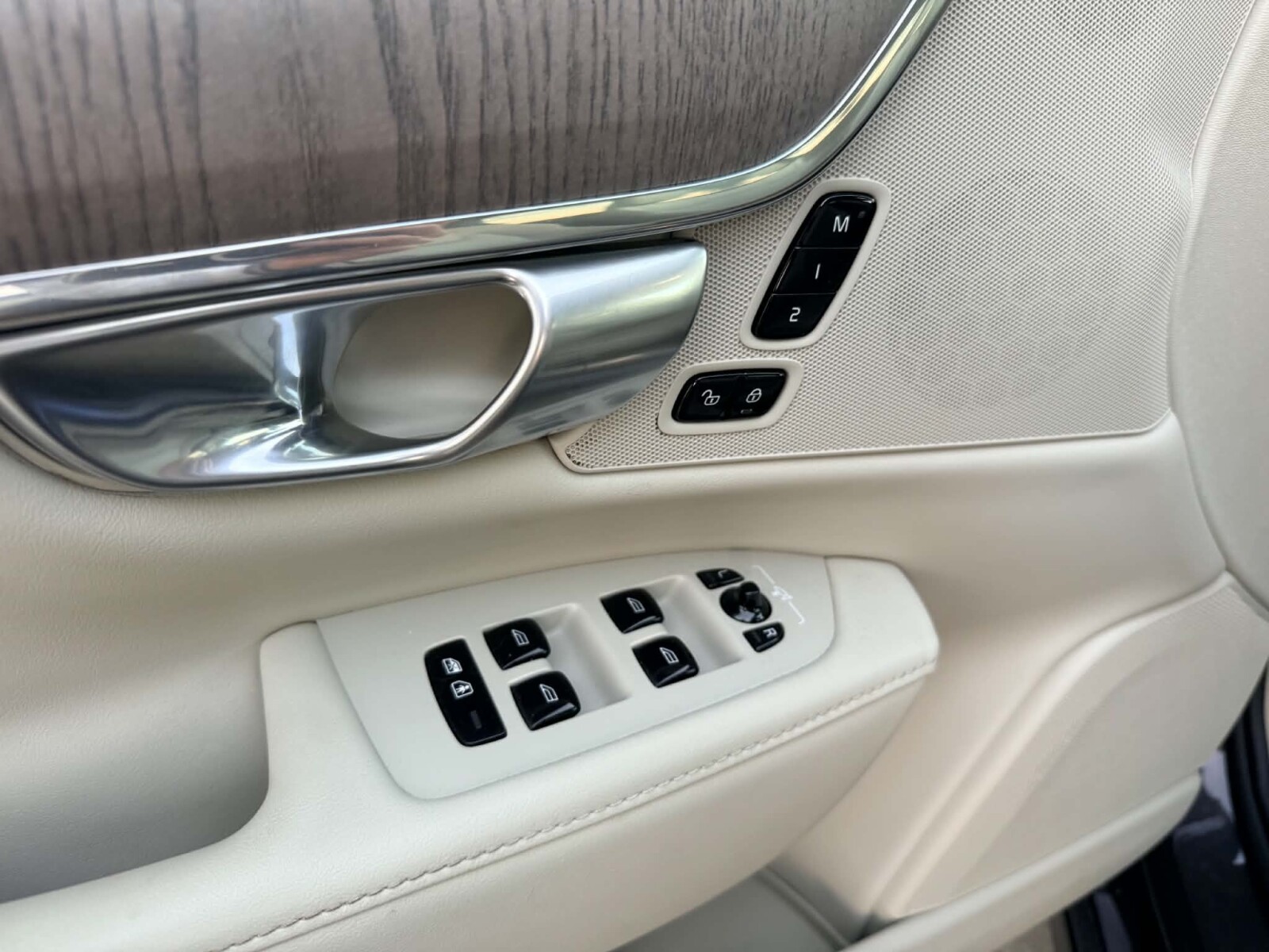 Volvo S90 - zdjęcie 10