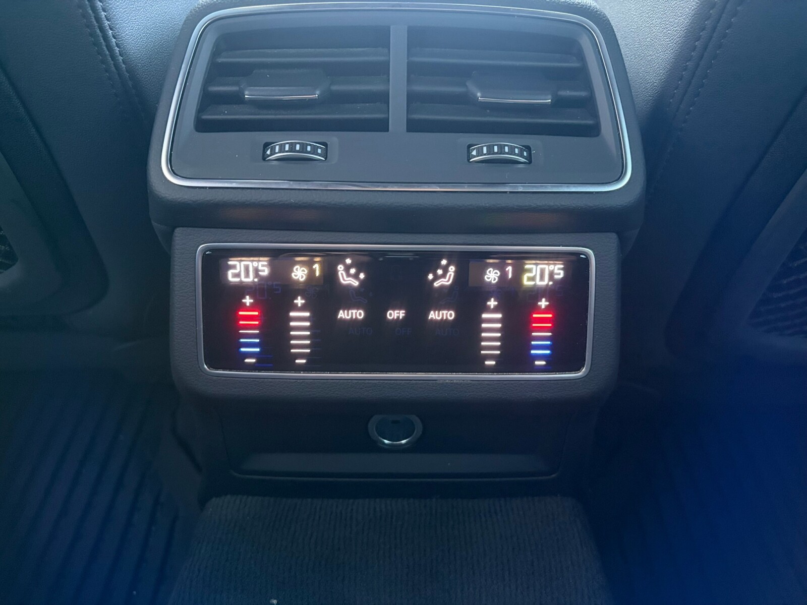 Audi A6 Avant - zdjęcie 19