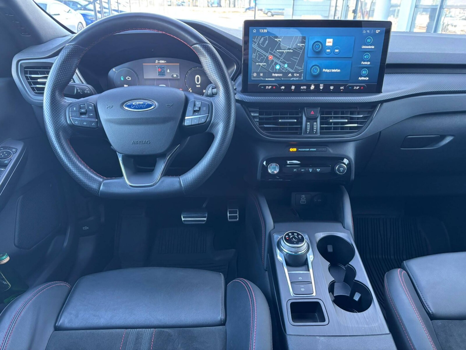 Ford Kuga - zdjęcie 25