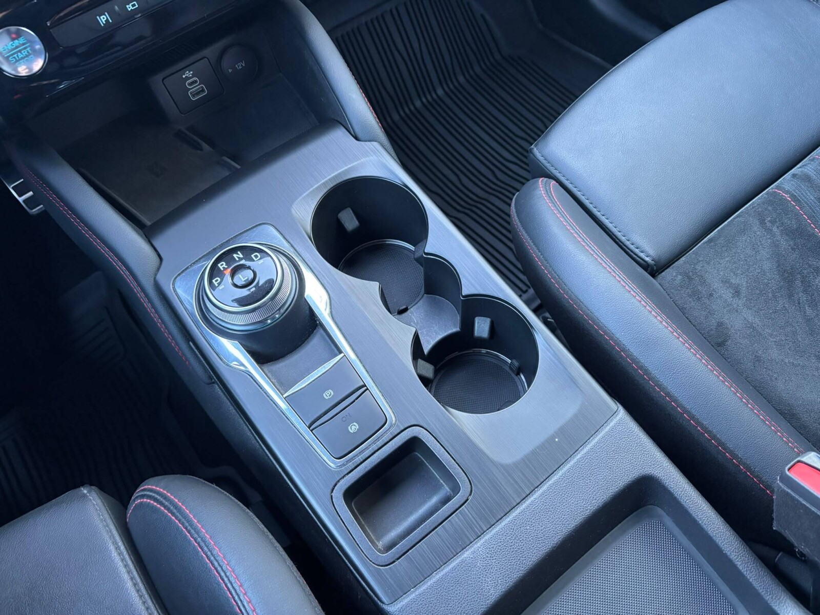 Ford Kuga - zdjęcie 12