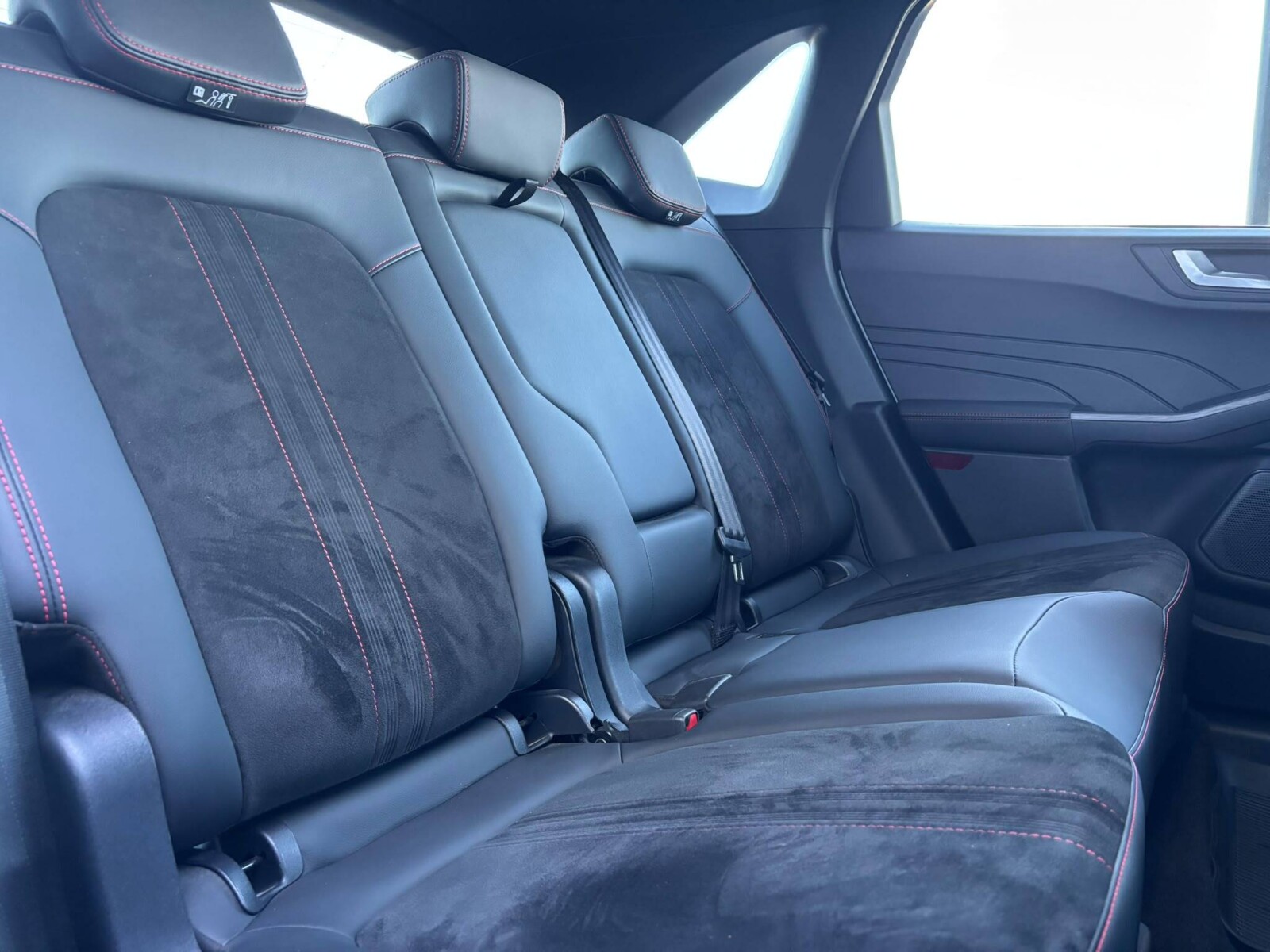 Ford Kuga - zdjęcie 16