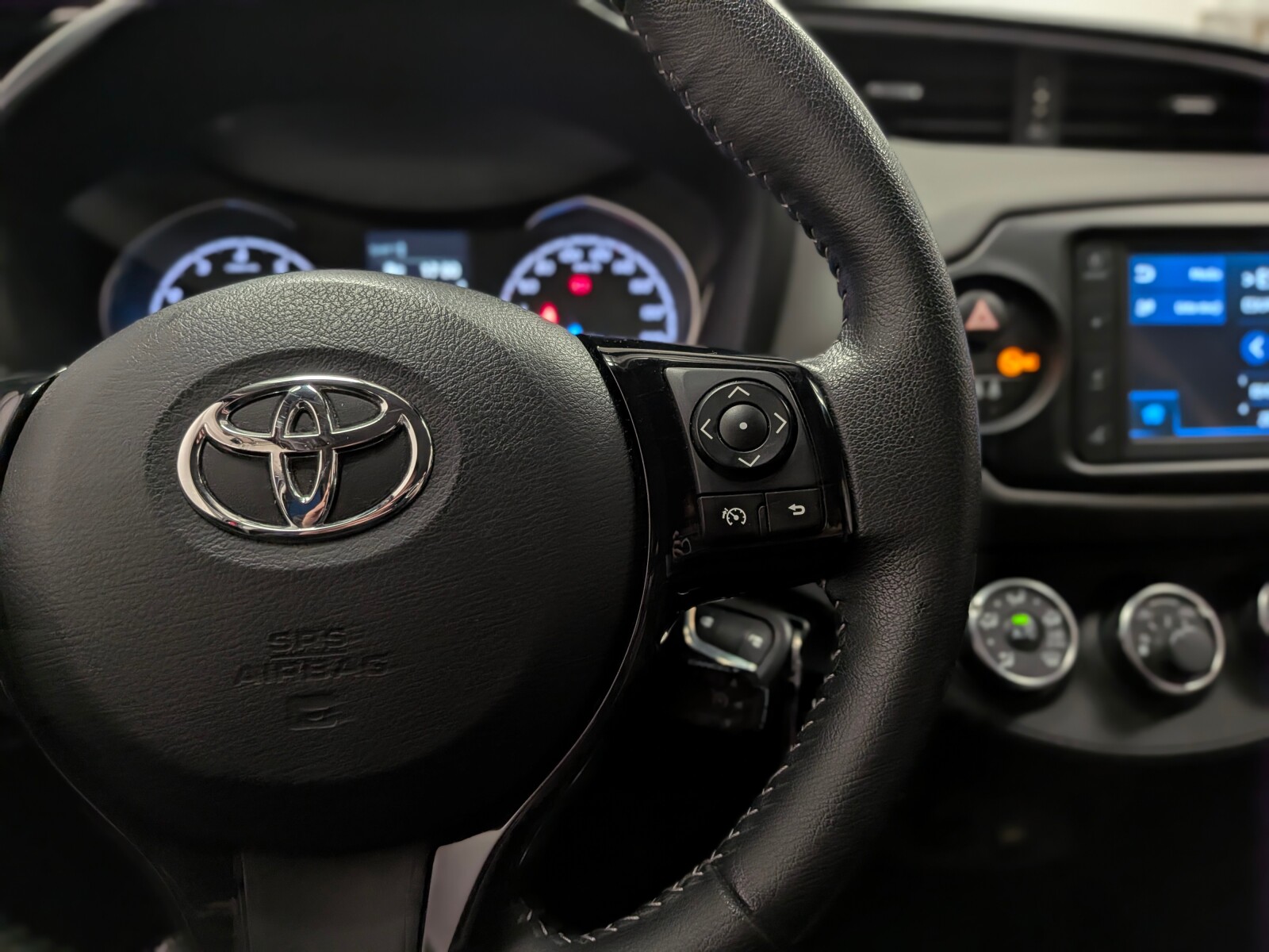 Toyota Yaris - zdjęcie 15