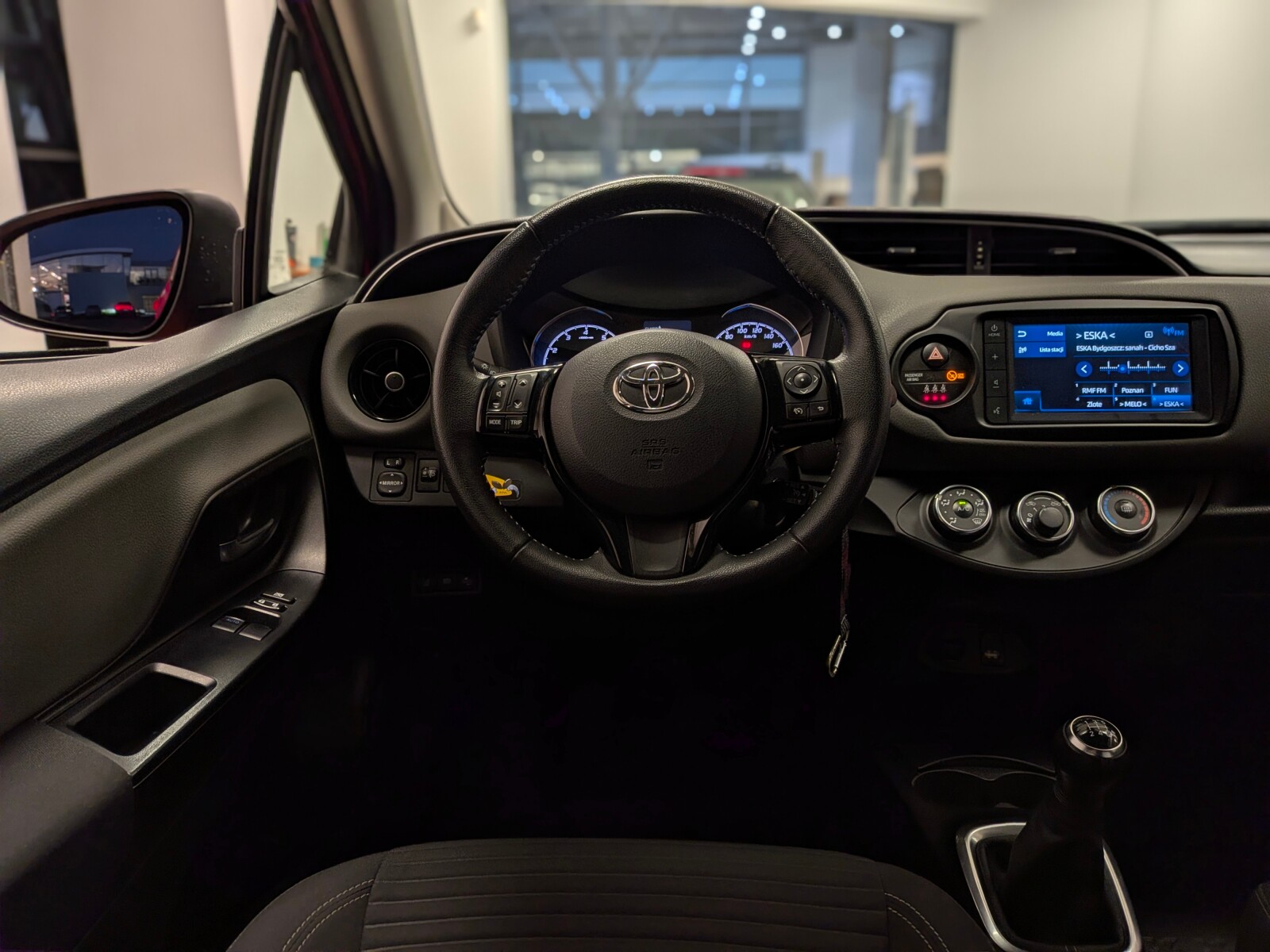 Toyota Yaris - zdjęcie 12