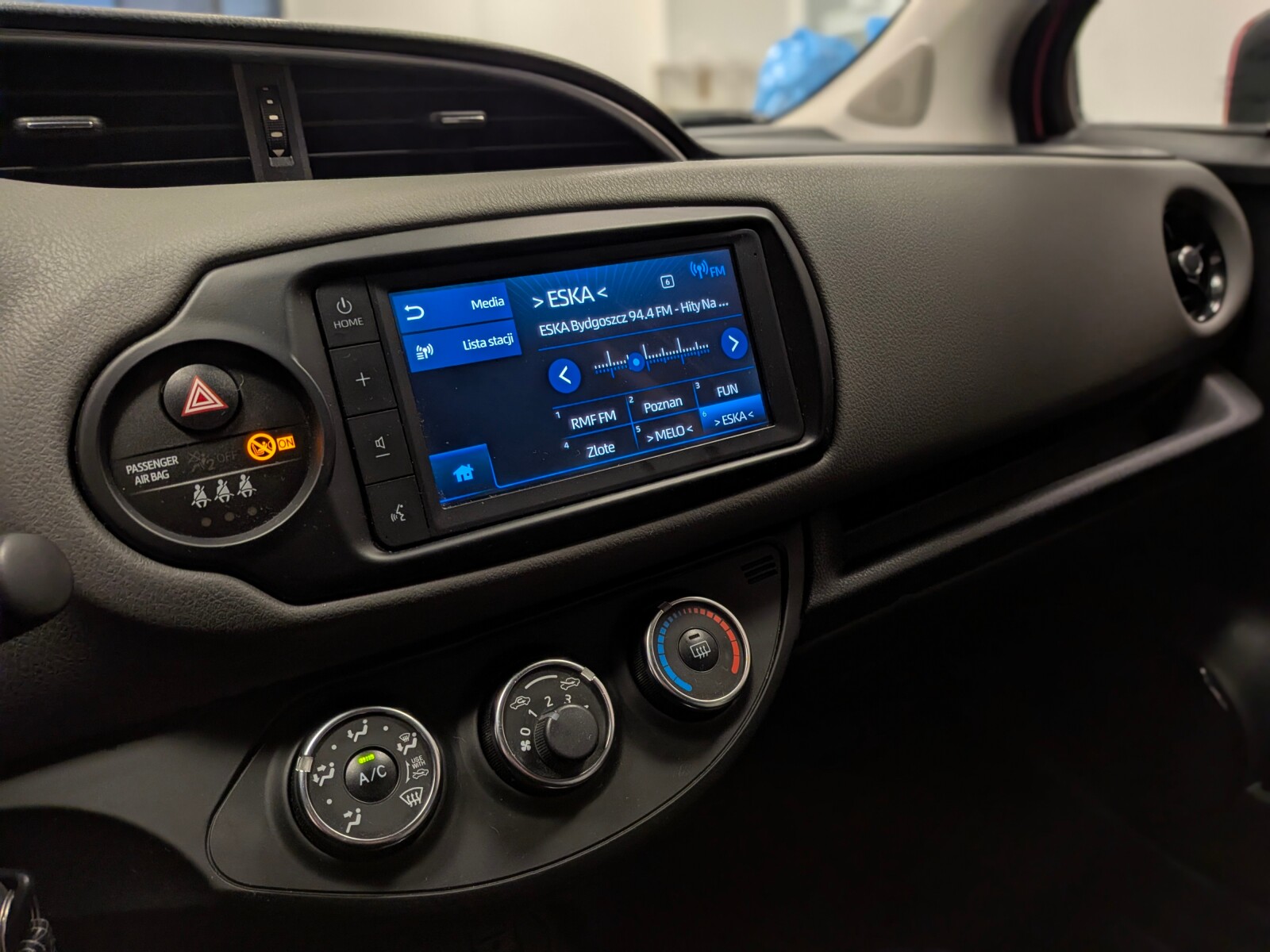 Toyota Yaris - zdjęcie 17