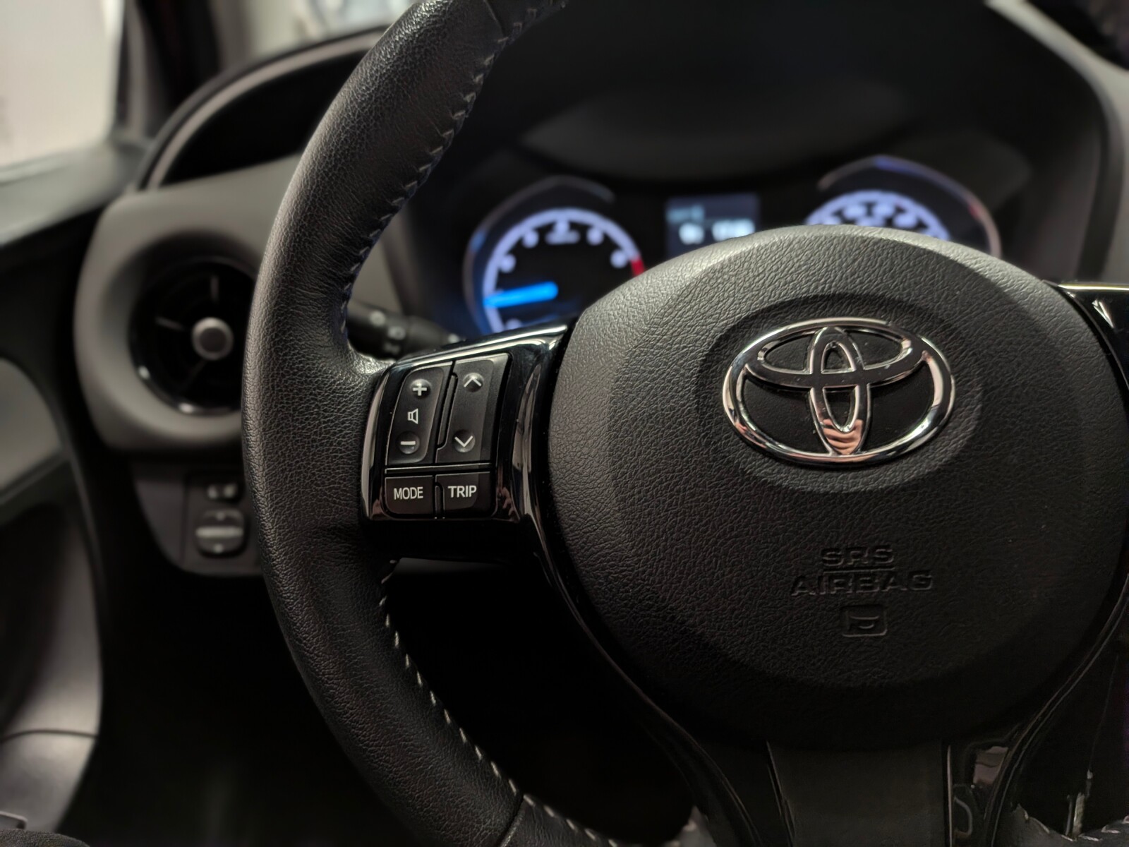 Toyota Yaris - zdjęcie 14