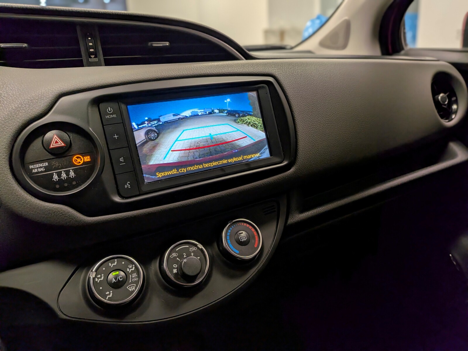 Toyota Yaris - zdjęcie 18