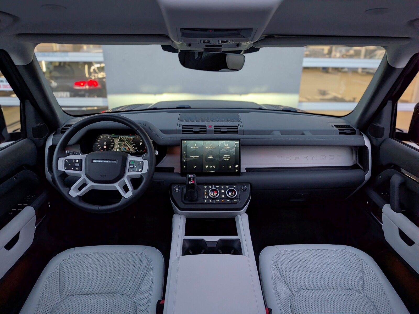 Land Rover Defender - zdjęcie 18