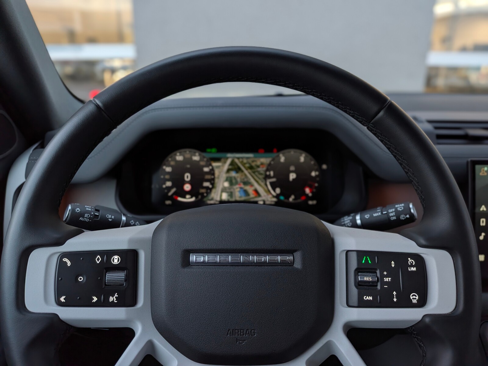 Land Rover Defender - zdjęcie 22