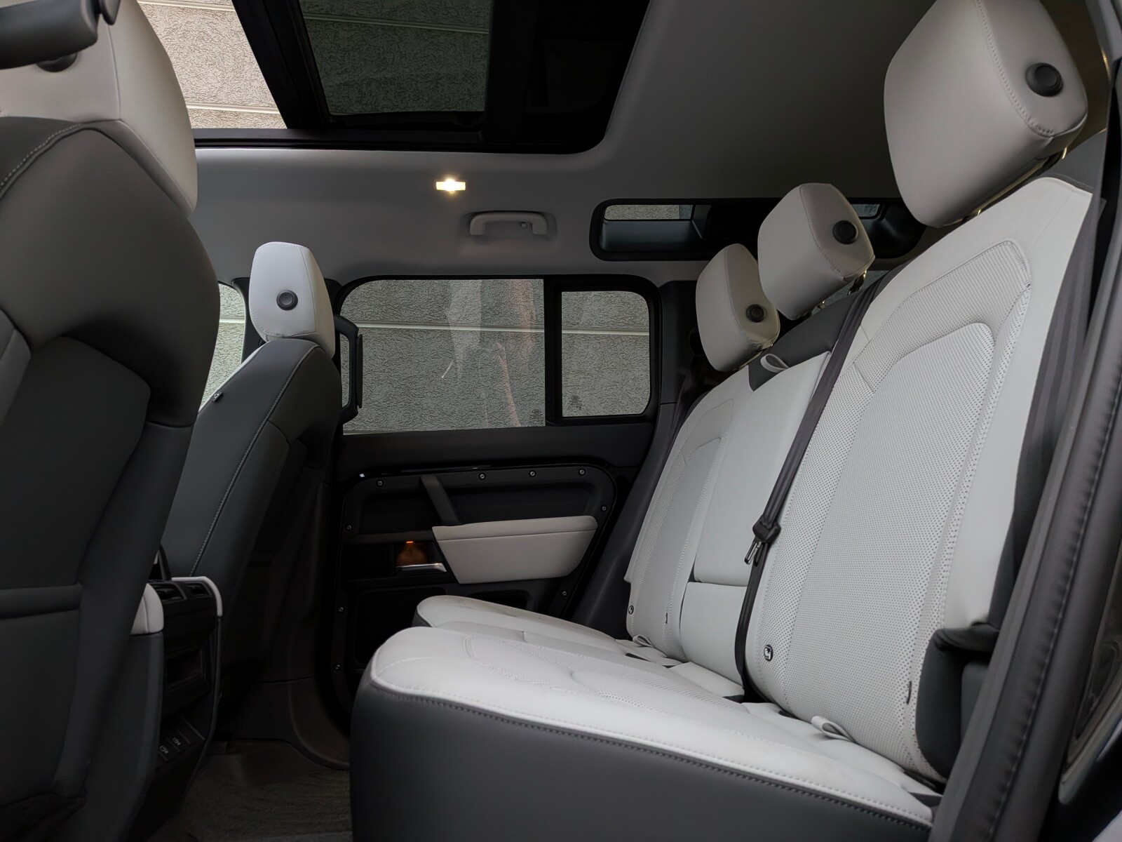 Land Rover Defender - zdjęcie 10
