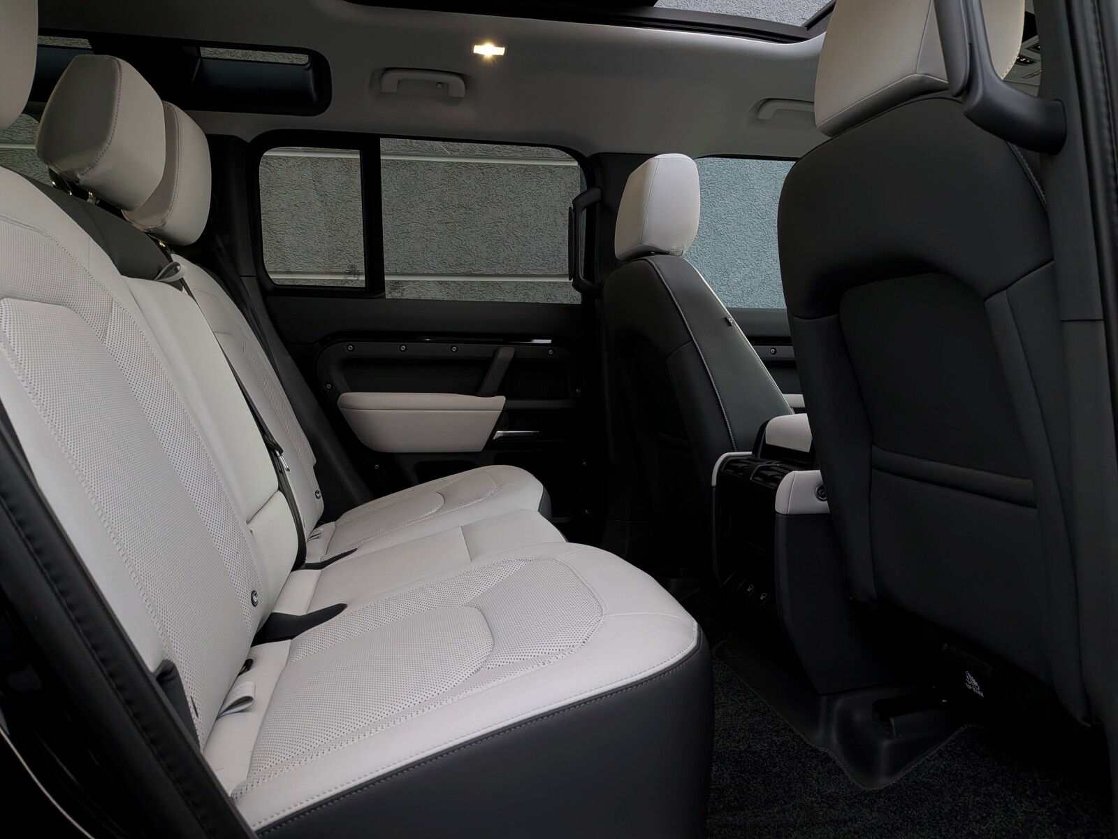Land Rover Defender - zdjęcie 12