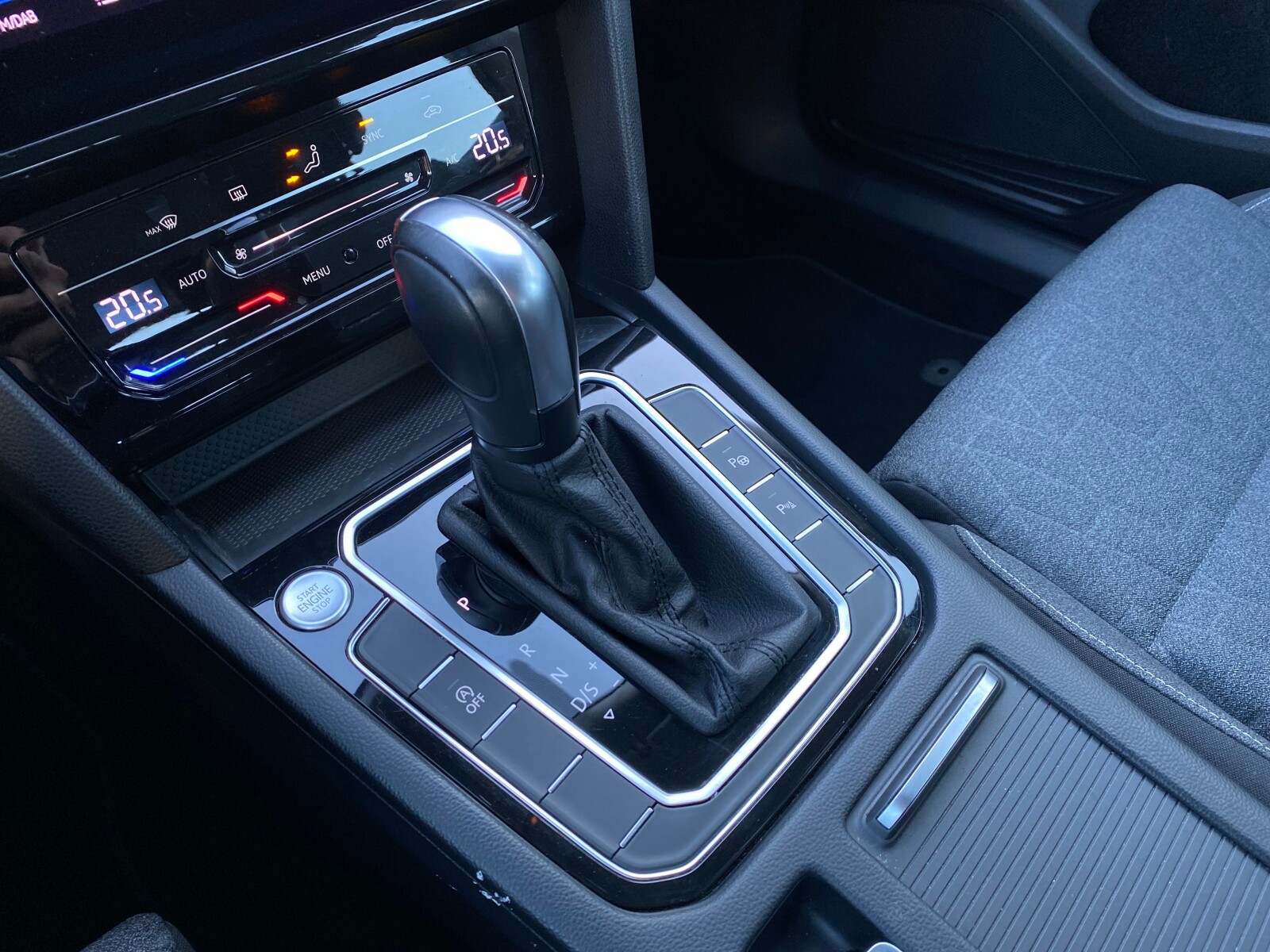 Volkswagen Passat - zdjęcie 23