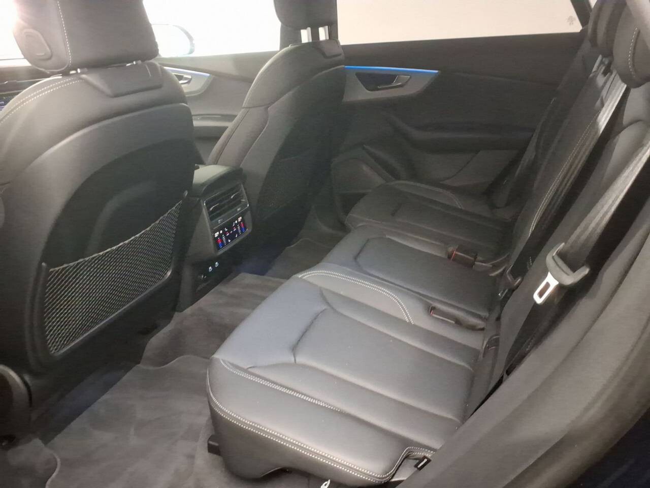 Audi Q8 - zdjęcie 11