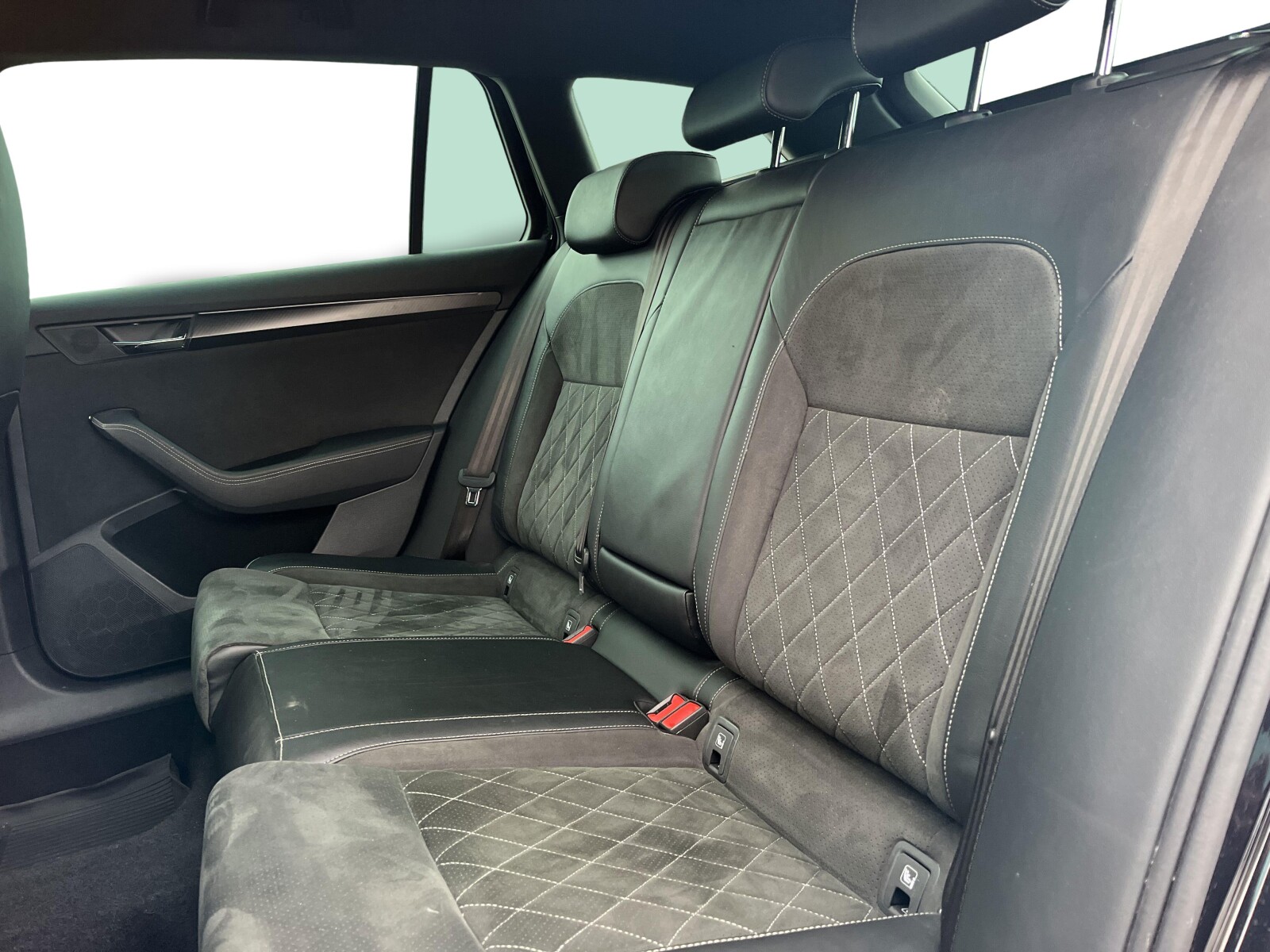 Škoda Superb Combi - zdjęcie 13
