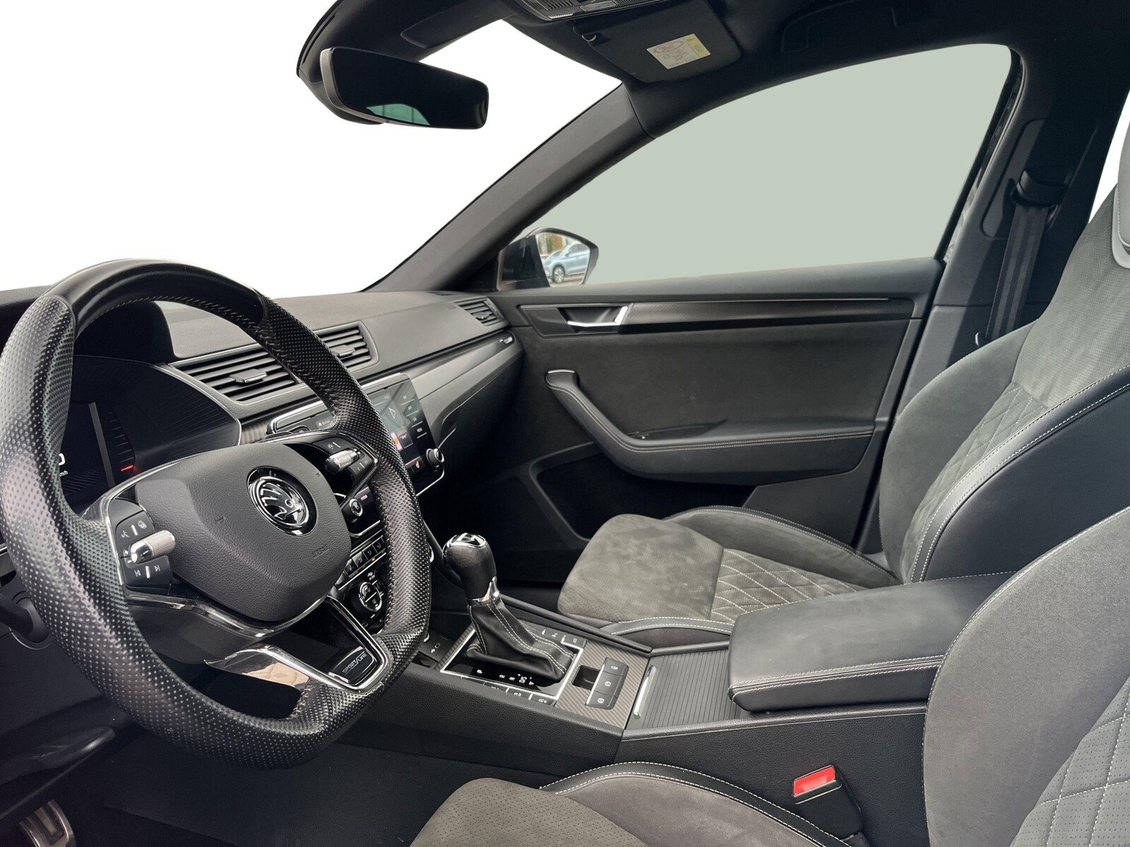 Škoda Superb Combi - zdjęcie 9