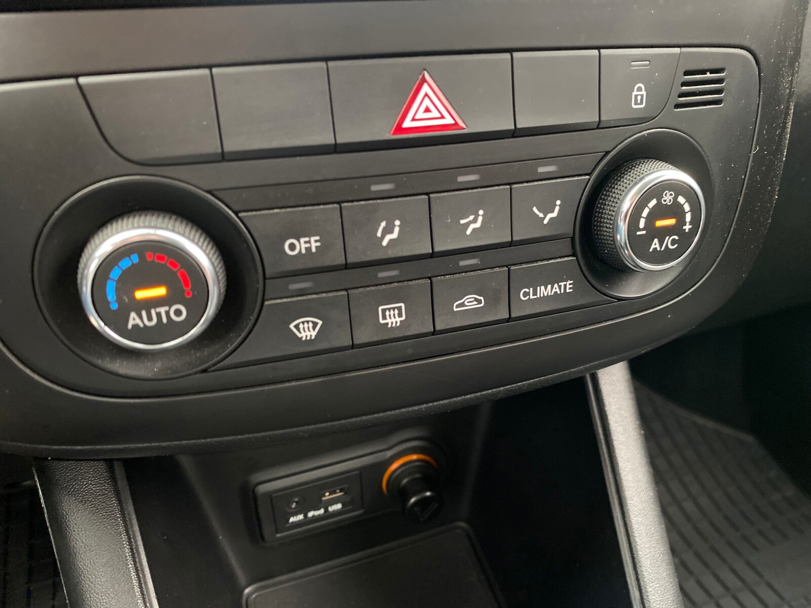 Kia Venga - zdjęcie 25