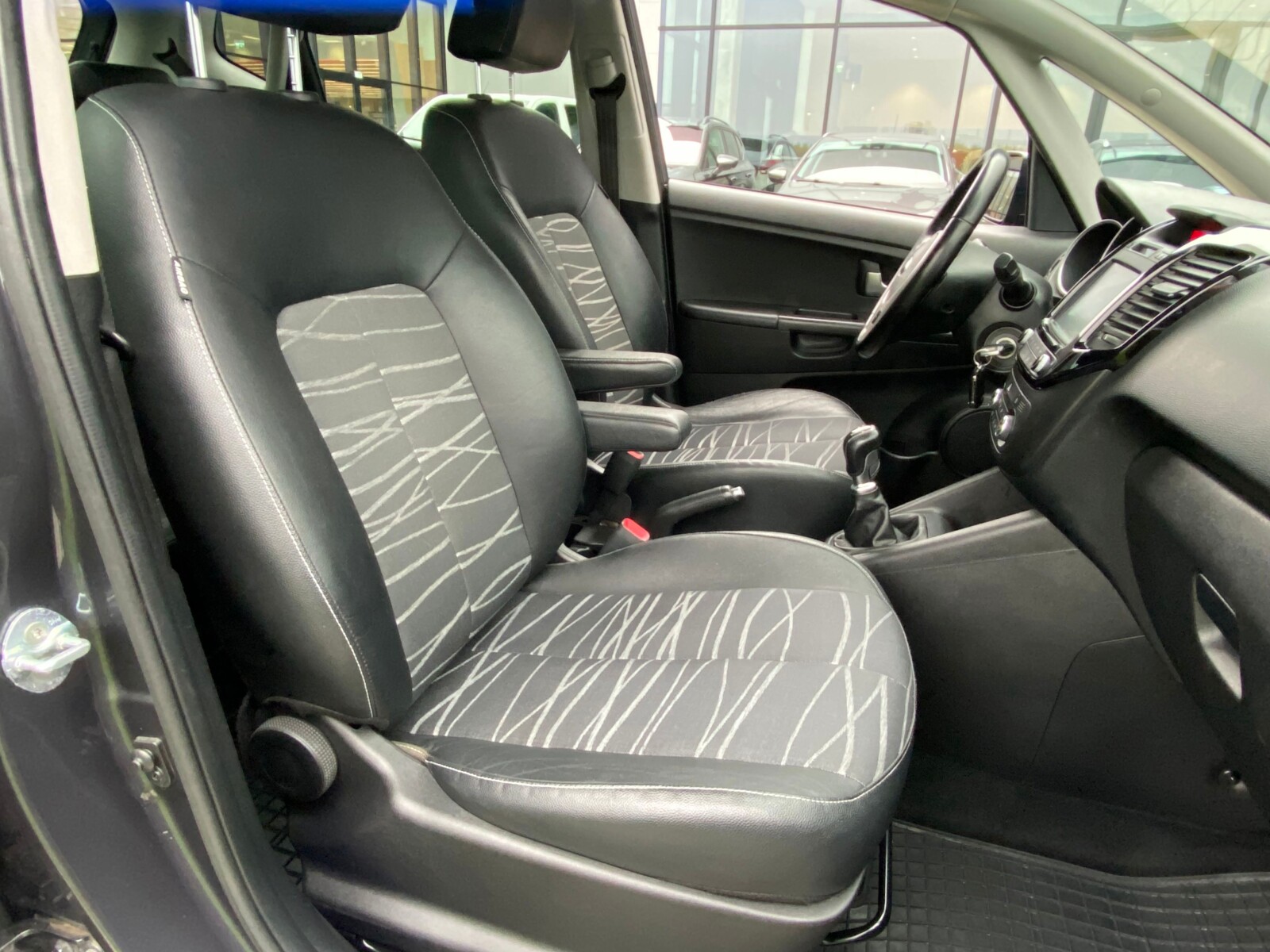 Kia Venga - zdjęcie 14