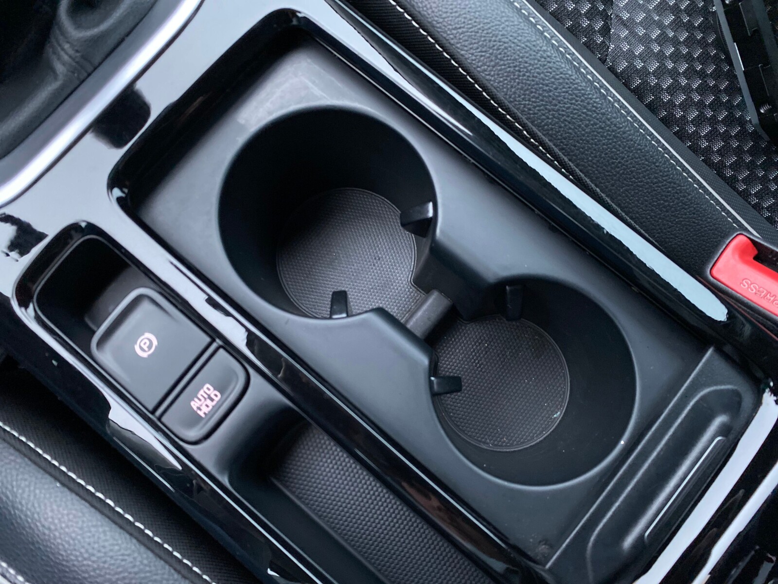 Kia Ceed - zdjęcie 24