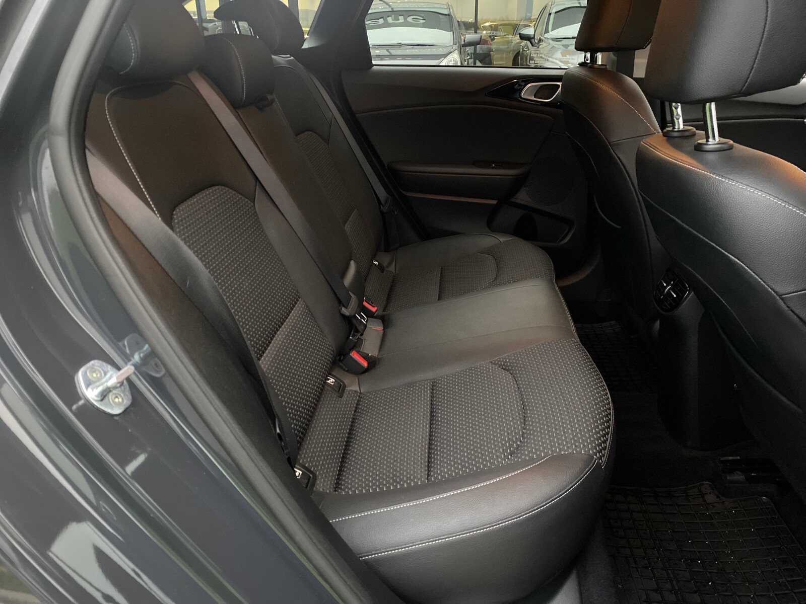 Kia Ceed - zdjęcie 12
