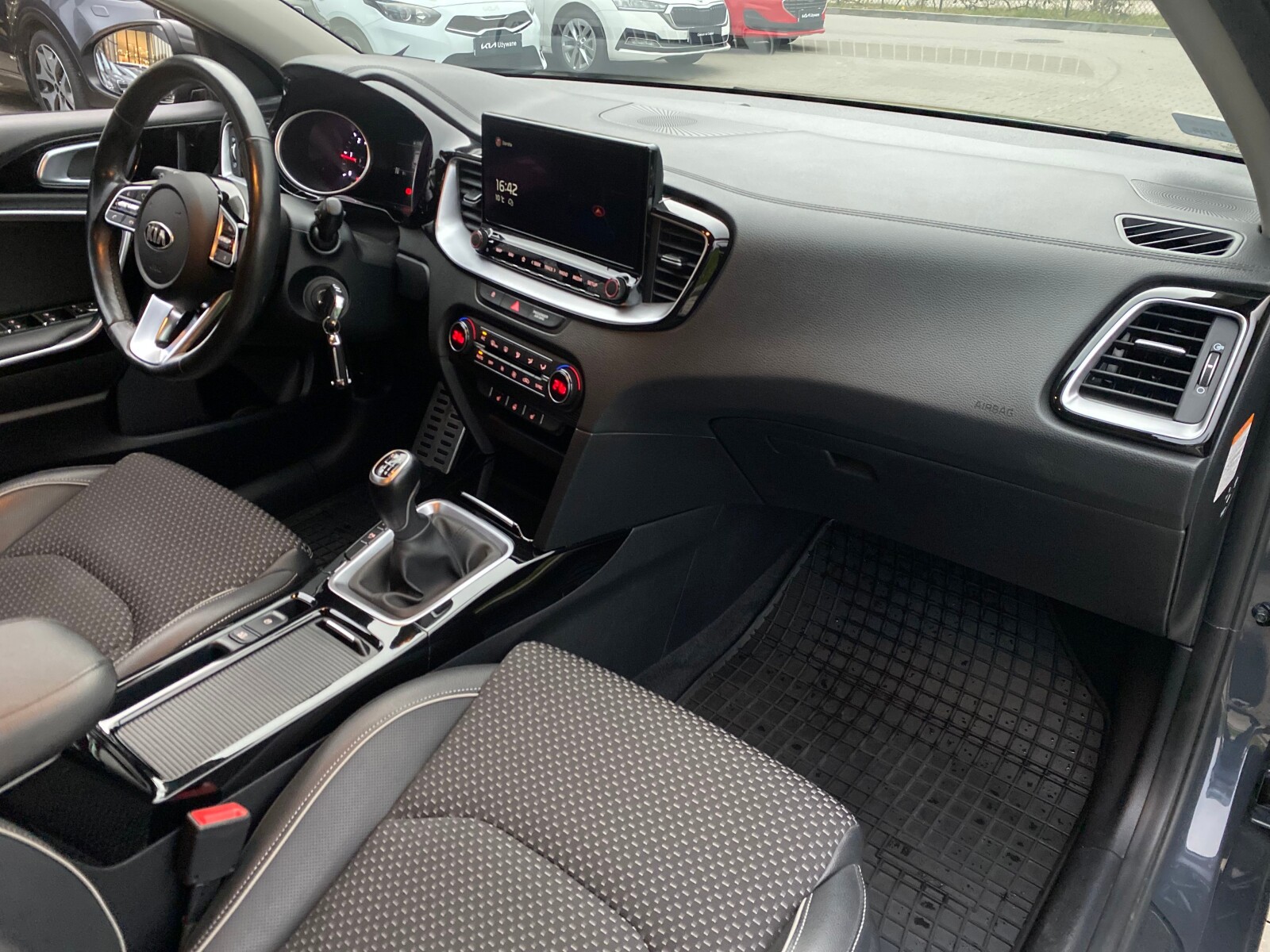 Kia Ceed - zdjęcie 14
