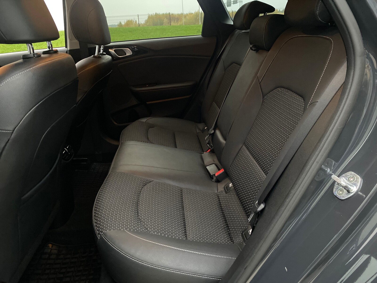 Kia Ceed - zdjęcie 10