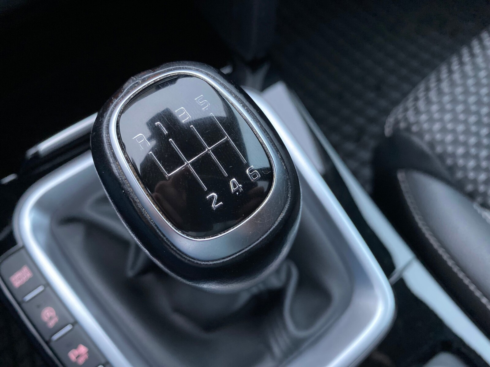 Kia Ceed - zdjęcie 23