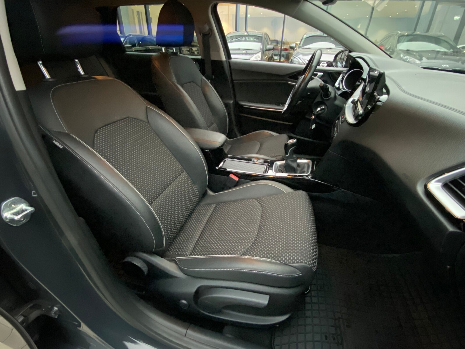 Kia Ceed - zdjęcie 13