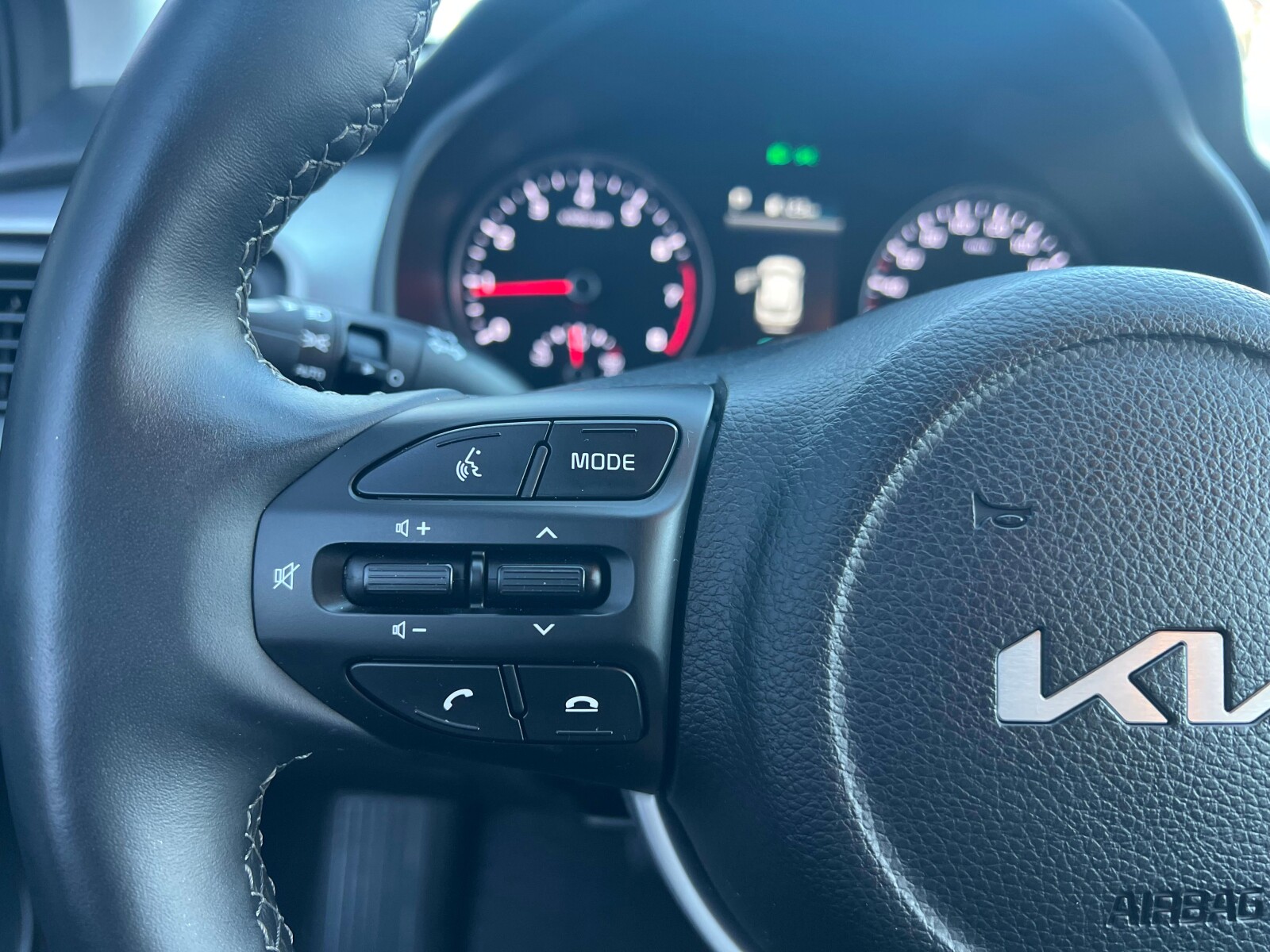 Kia Stonic - zdjęcie 18