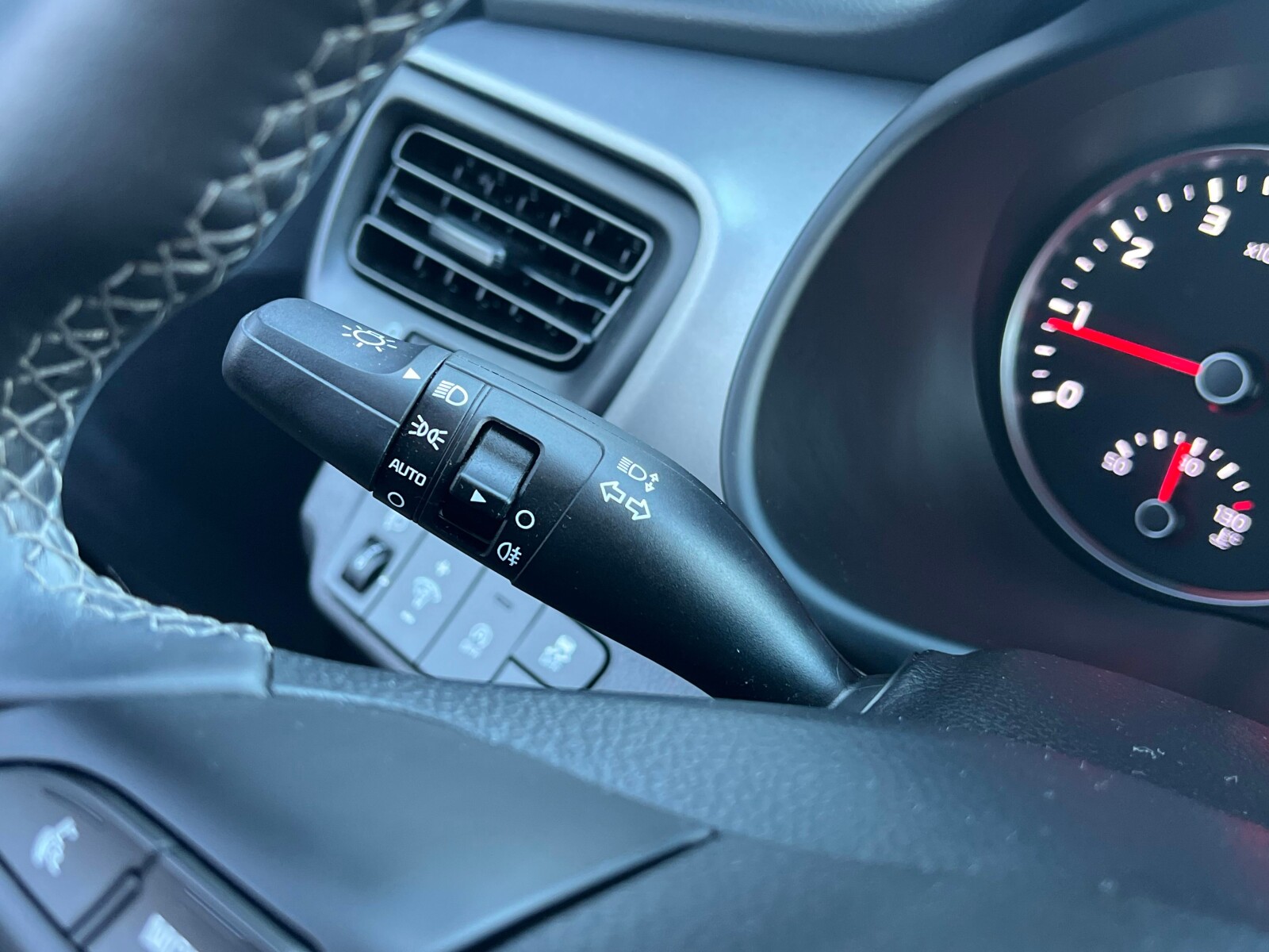 Kia Stonic - zdjęcie 20