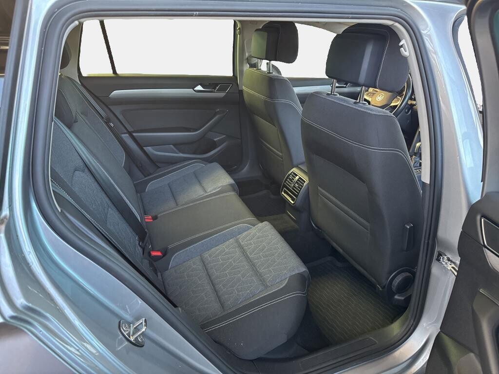 Volkswagen Passat Variant - zdjęcie 5