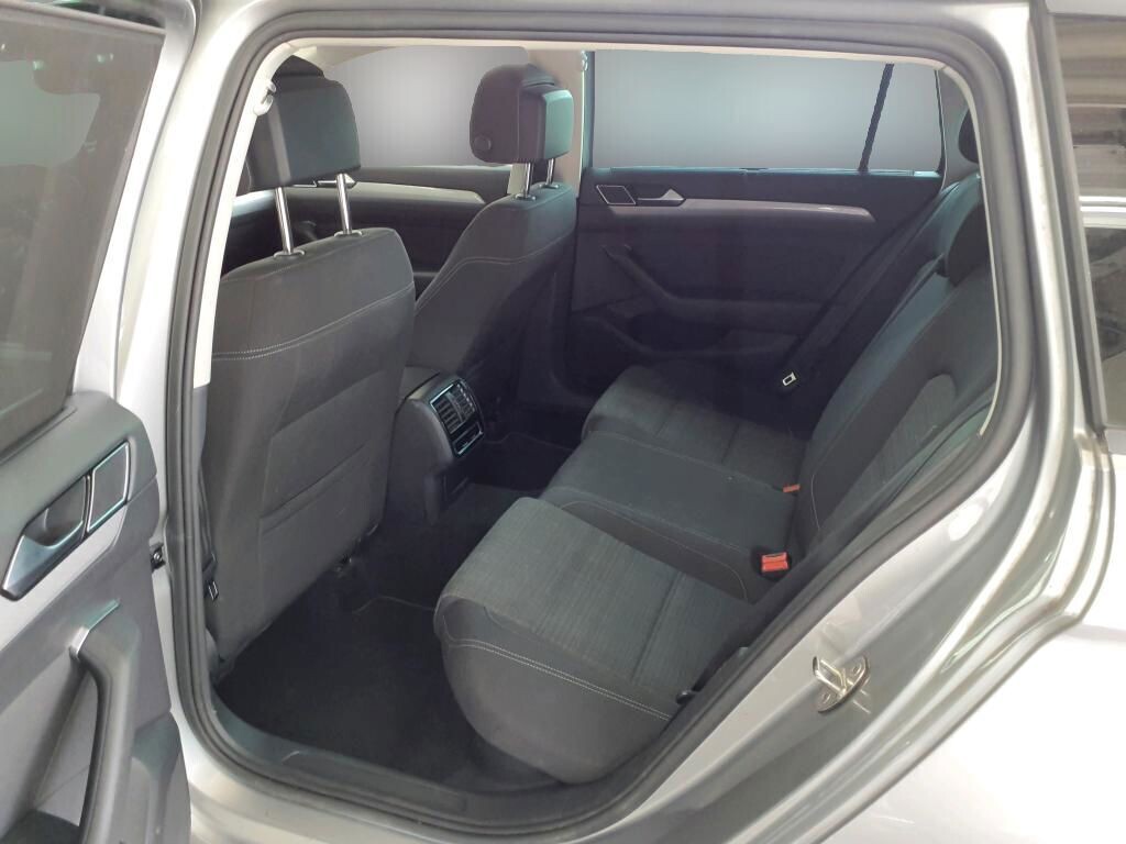 Volkswagen Passat Variant - zdjęcie 5