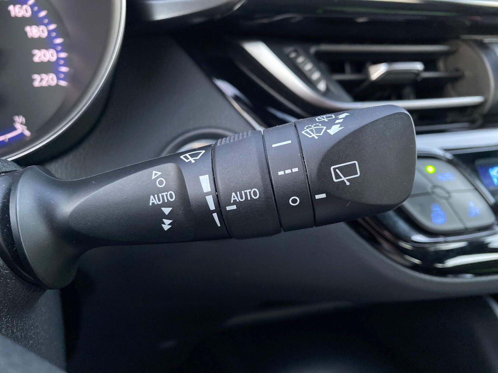 Toyota C-HR - zdjęcie 24