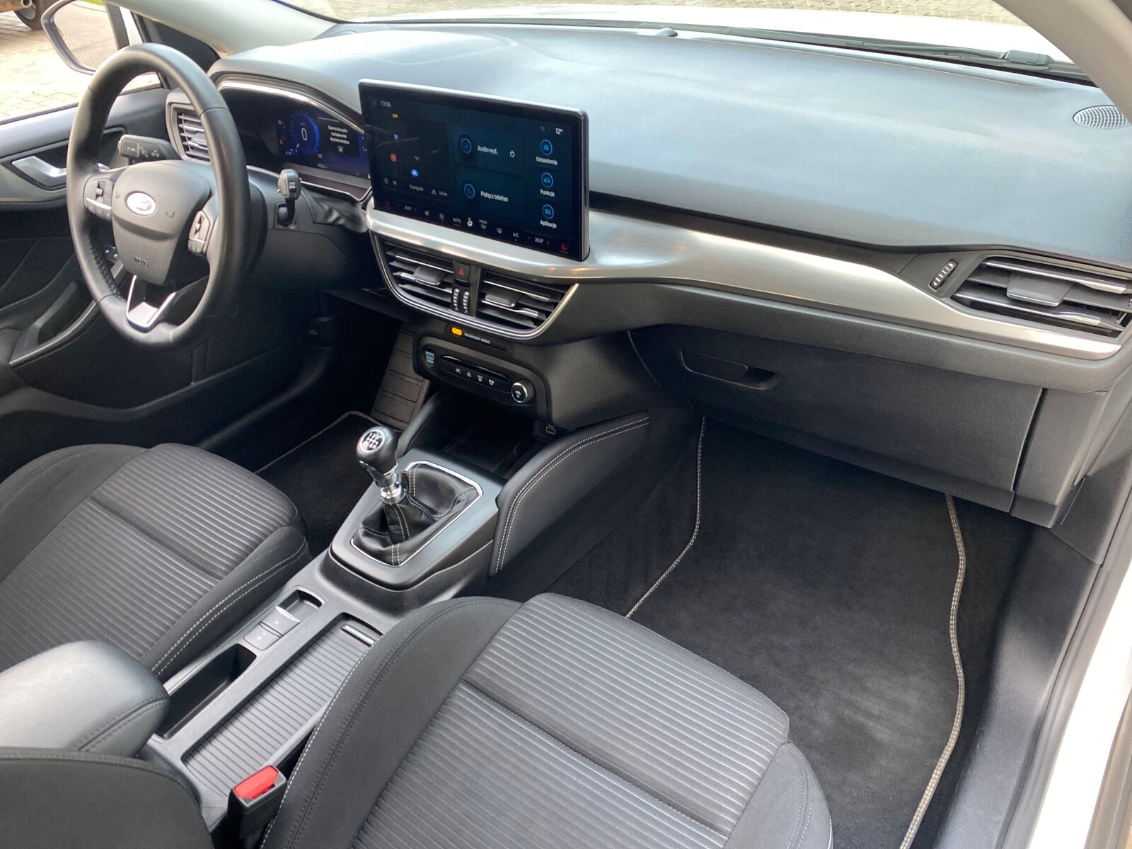 Ford Focus - zdjęcie 16