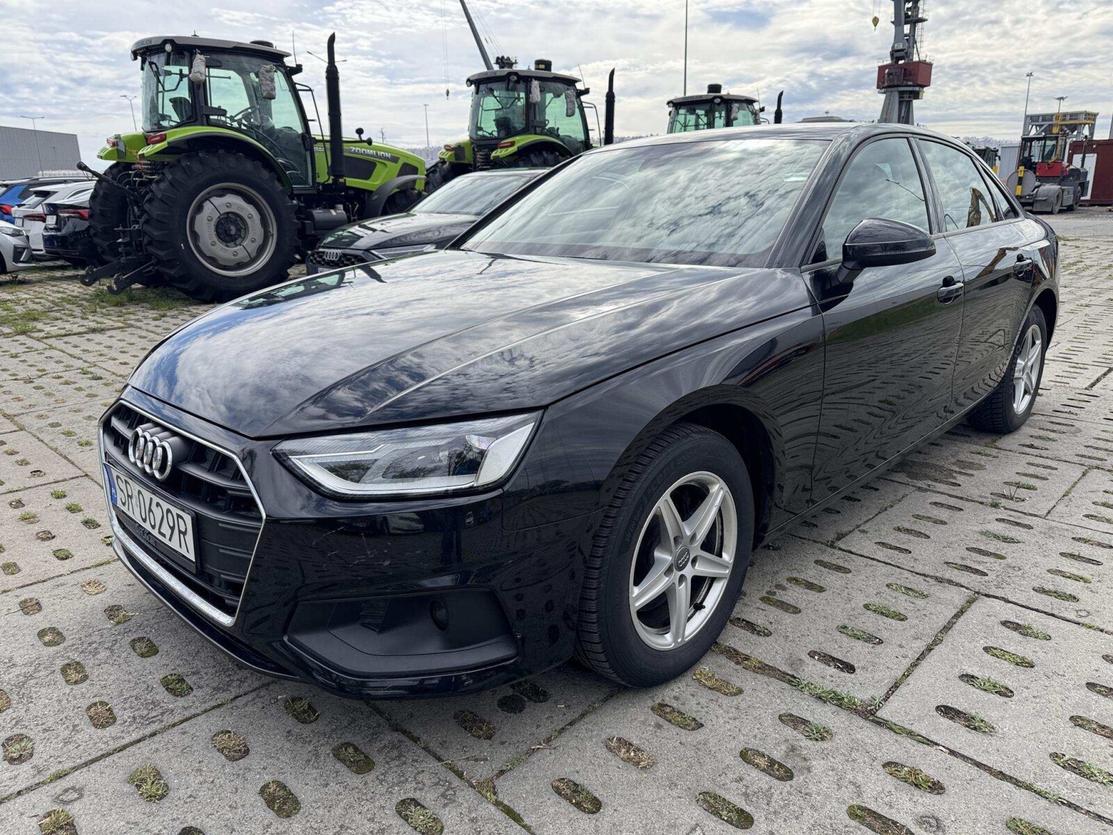 Audi A4 - zdjęcie 1