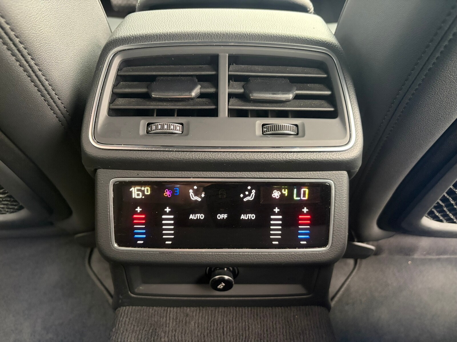 Audi A6 Avant - zdjęcie 16